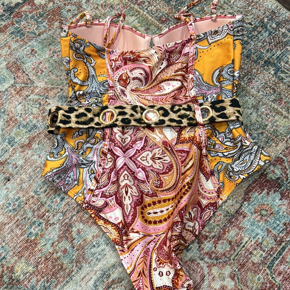 Patterned One Piece - Picture 4 of 4